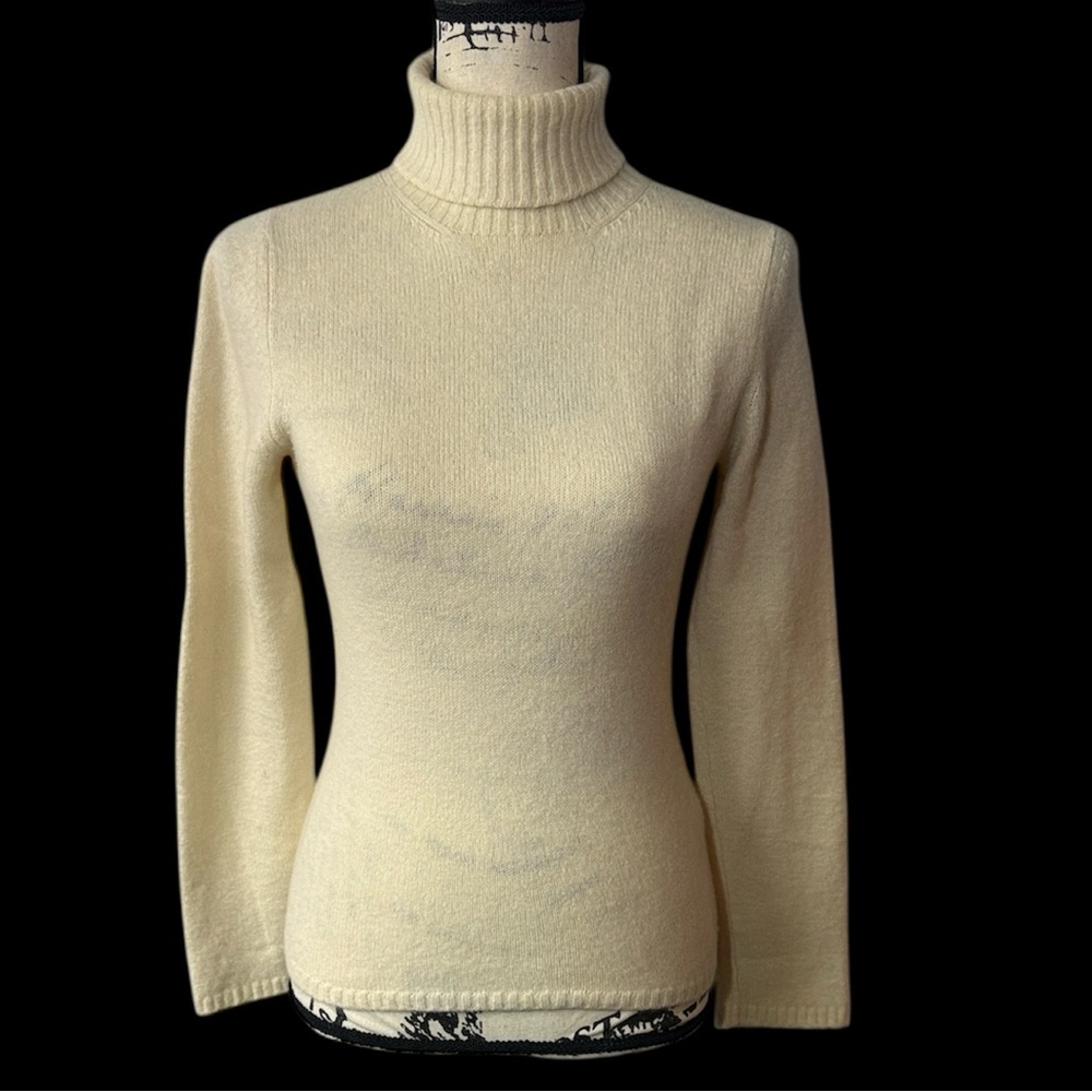 Jil Sander Cream Cashmere Turtleneck Sweater - Very elegant and perfect!